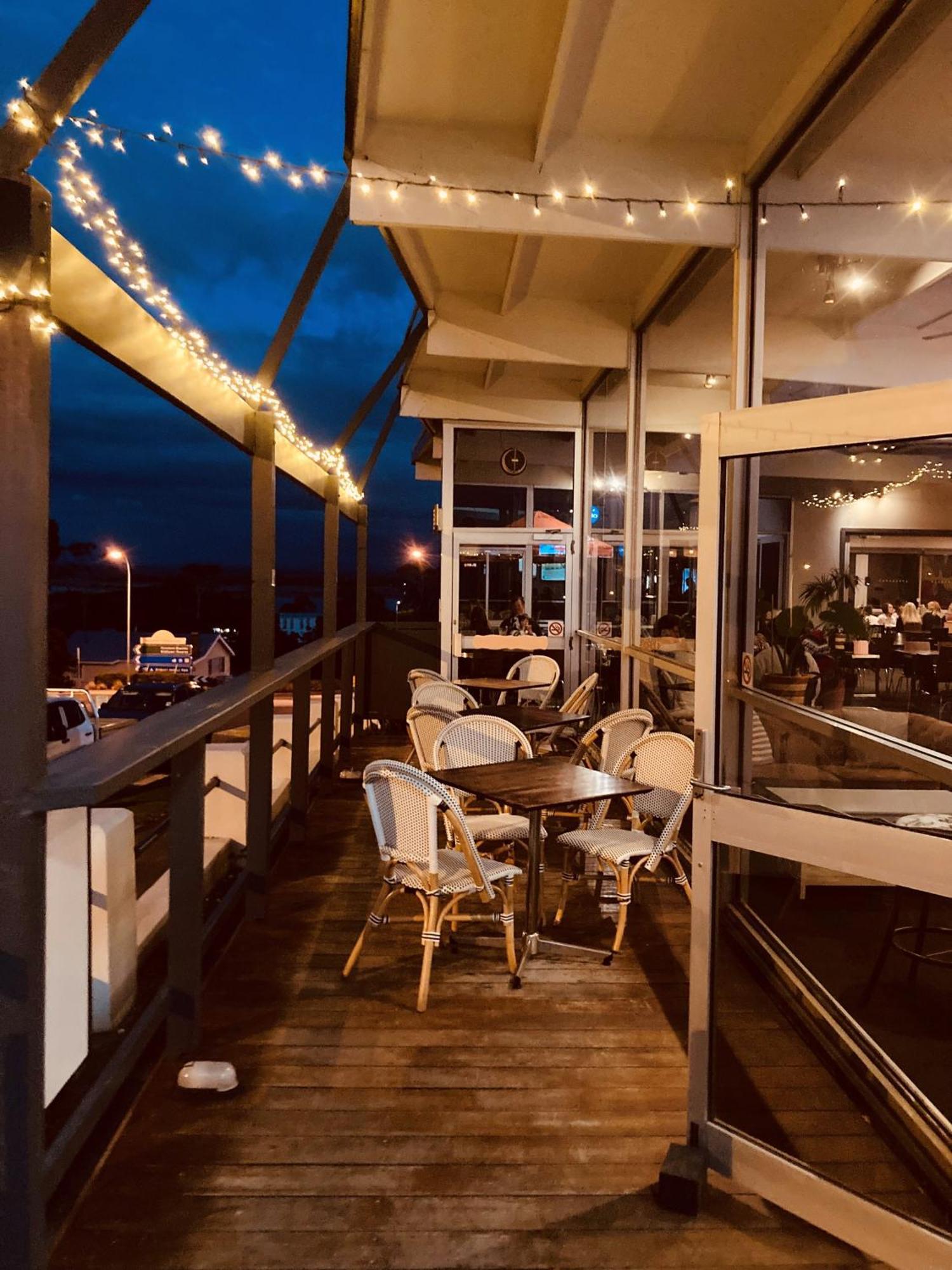Bridport Bay Inn Esterno foto